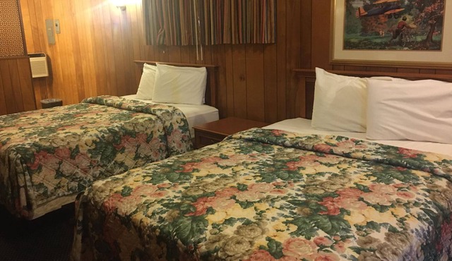 Sky-Palace Inn and Suites El Dorado - 2 Double Bed Smoking