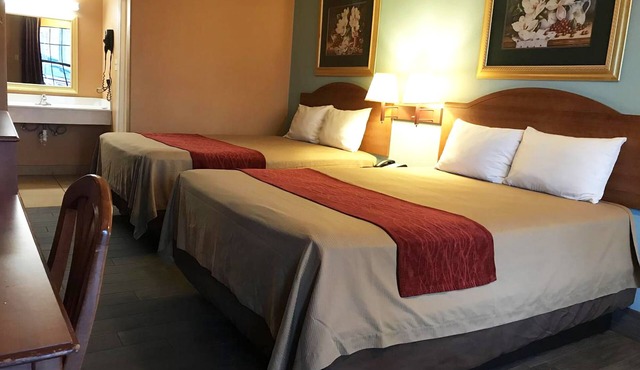 Sky Palace Inn Anthony - 2 Queen Bed Non Smoking