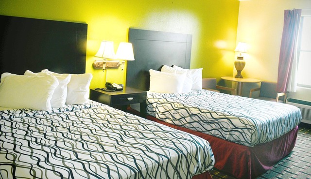 Sky Palace Inn & Suites Park City Wichita North - Comfort 2 Queen Beds NS
