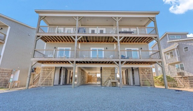 Sky Paradise: Modern Oceanfront Townhome @ Top Shelf Stays