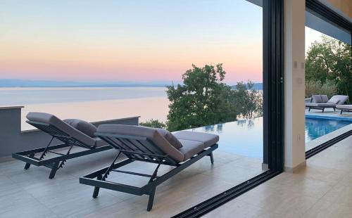Sky Pool VILLA MEDVEJA