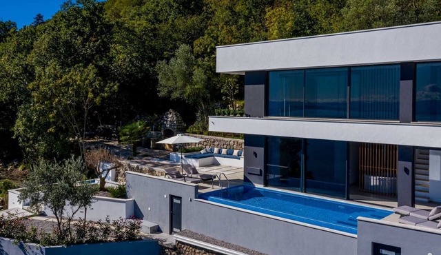 Sky Pool Villa Medveja: heated pool, spa, sea view