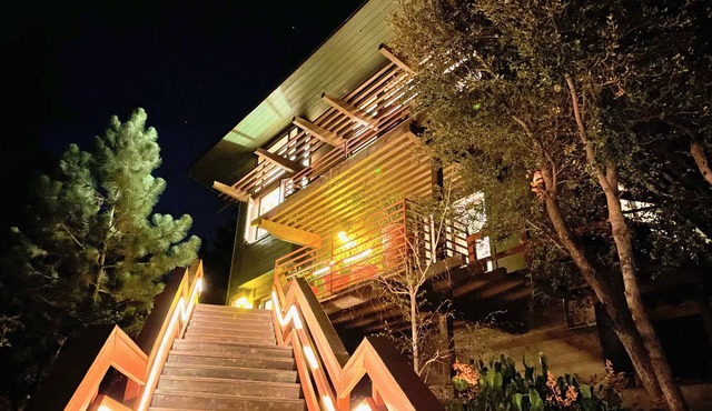 Sky Ridge - hilltop cabin with stunning views