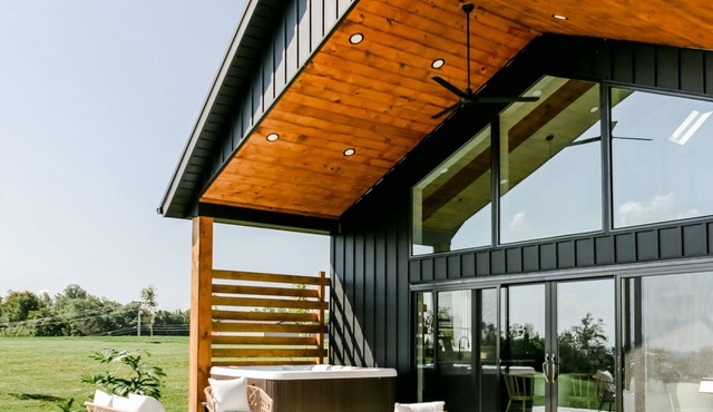 Sky Ridge-The Dawn/Brand New Cabin in Amish Country w/Hot tub