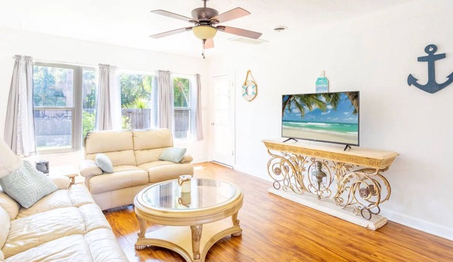 Sky Spacious Bungalow walking distance from beach!Name Sky Side A