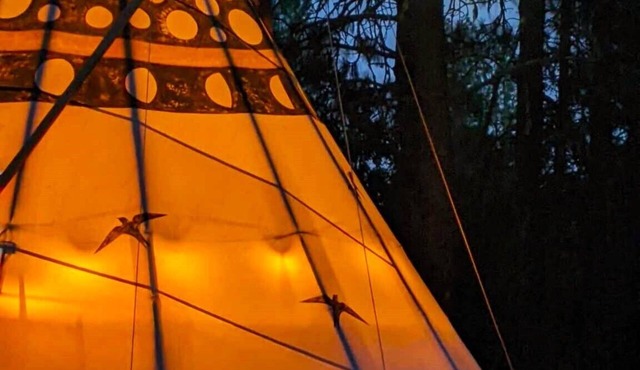 Sky Spirit -Luxury Glamping 18' Tipi - Restrooms and Showers are only a short walk away.