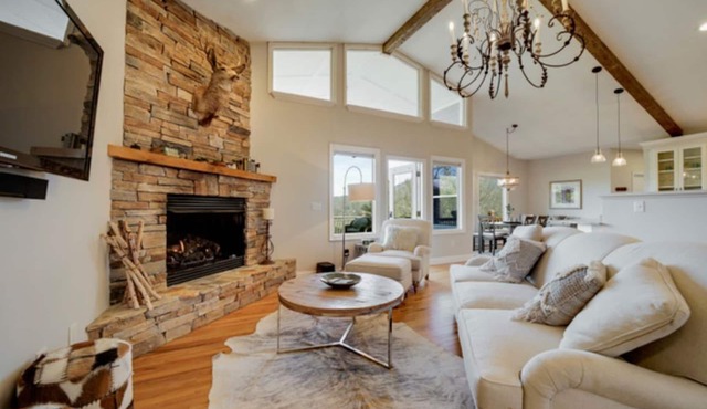 Sky Valley Home Minutes From Golf Course w/Post Card Perfect Views