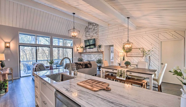 Sky Valley Retreat w/Resort-Style Amenities! Golf,Swim,Hike,Explore!