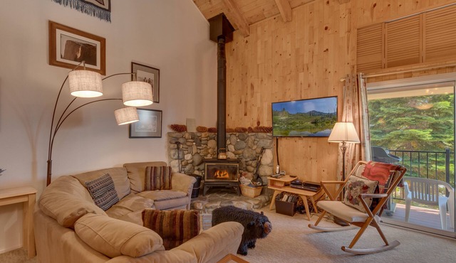 Sky Vista: 3 BR, 2 BA Townhouse in Carnelian Bay, Sleeps 6