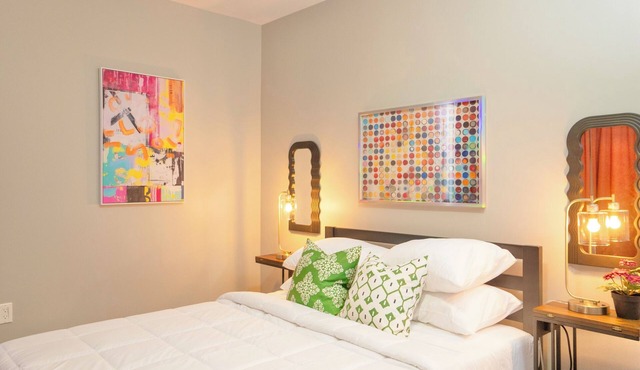 Sky Walk at The Hillside/3BR Suite Near NYC and Newark Airport Sleeps 8