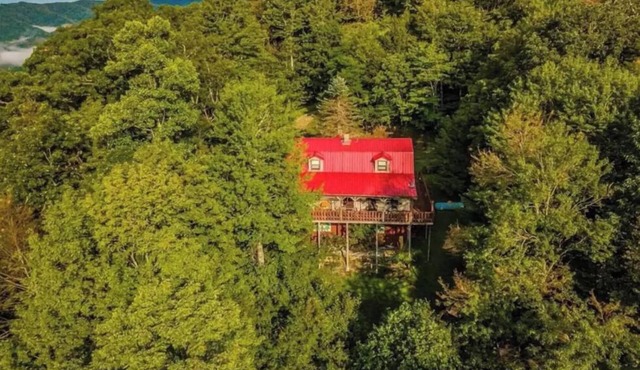 SkyBarn on Rocky Knob - Views, Relaxation, Adventure, Game Room & Hot Tub