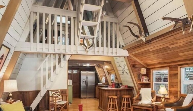 SkyCamp: Exclusive Stevens Pass Retreat w/5 Cabins, Spas & Sauna