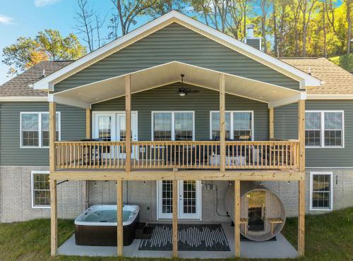 Skycrest Cabin - Mountain Views, Hot Tub, Sauna