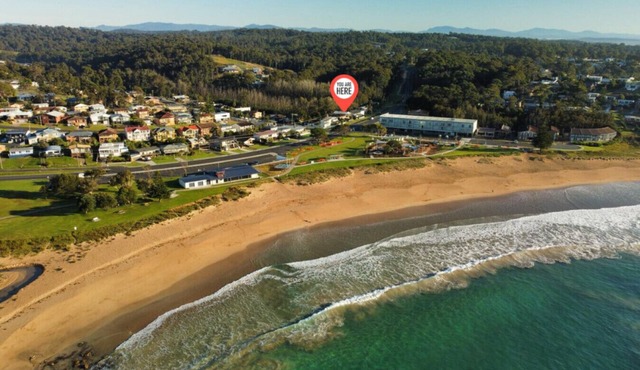 Skyes Beach House - Beachfront Getaway