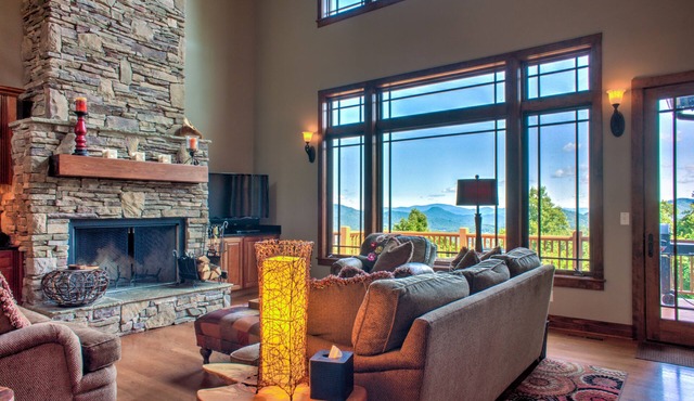 Skyfall | Hot Tub, Theater & Views🎥⛰️ Near Hatley Pointe + Inc. Biltmore Pass