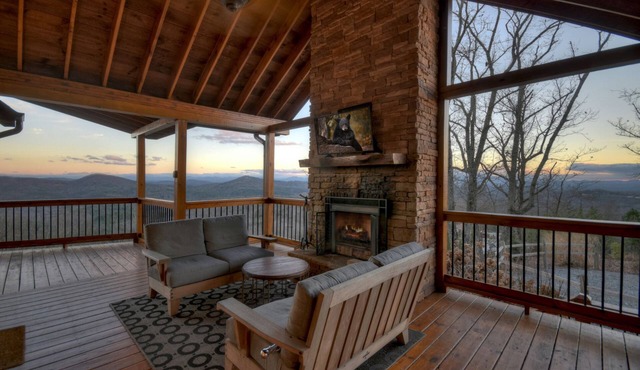 Skyfall - Stunning mountain views, cozy hot tub, comfy beds, game room, and more!