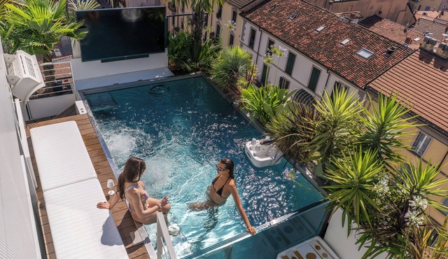 SkyJungle: luxury penthouse private pool and spa