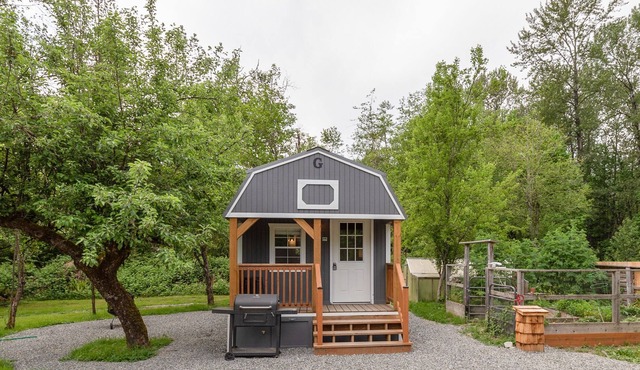 Skyko Estate Tiny House -beachfront, pet friendly, near wine country+hikes