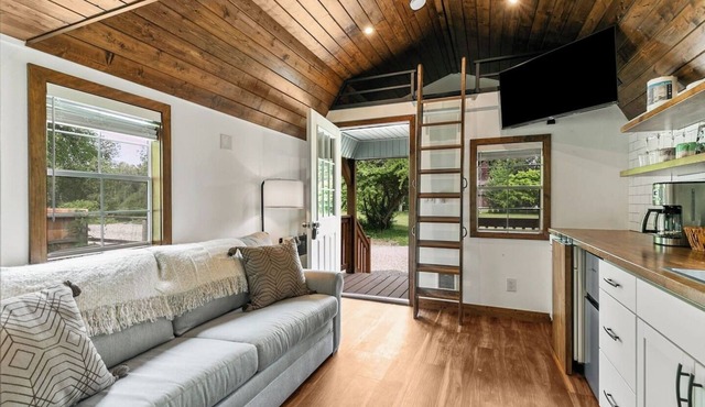 Skykomish River Tiny Home | Fire Pit, River Access