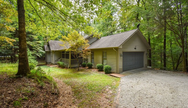 Skylake home with pool & tennis access - fireplace, grill, large deck, and AC
