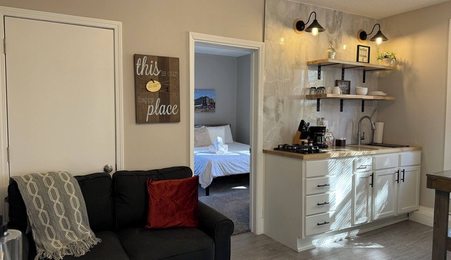 Skylar Comfy 1-bedroom Apartment in Valparaiso University Short Term Stays