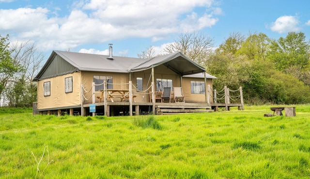 Skylark at Sweffling Hall, Dog Friendly