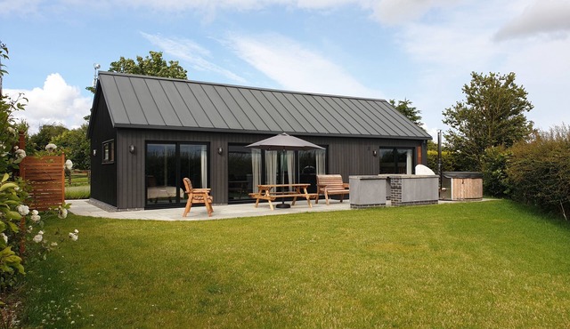 SKYLARK, family friendly, character holiday cottage in Bishop Wilton