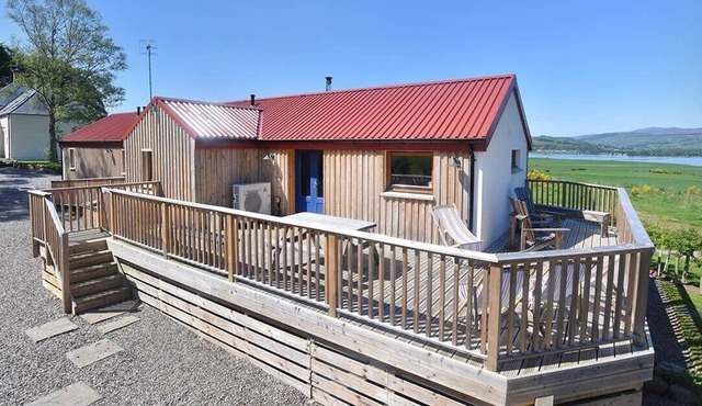 SKYLARKS, pet friendly, with a garden in Dingwall