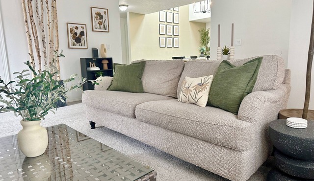 Skylight Haven – Bright, Cozy & Pet-Friendly