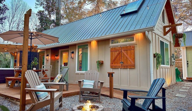Skylight Spa Cottage - USC, Fort J, Stadium