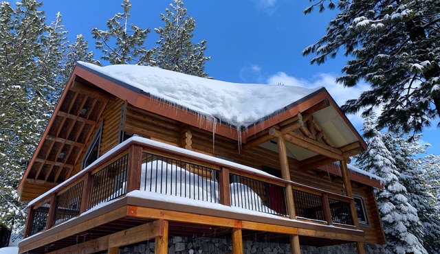 Skyline Cabin - 3 Story Log Cabin in the Sierras