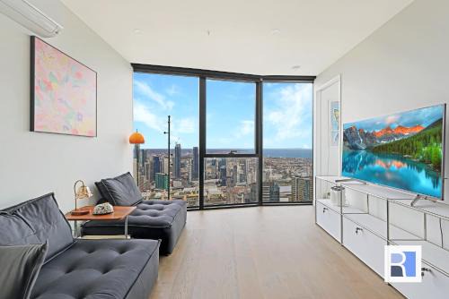 Skyline Escape 2BR & Sunroom Southbank & Bay Outlook