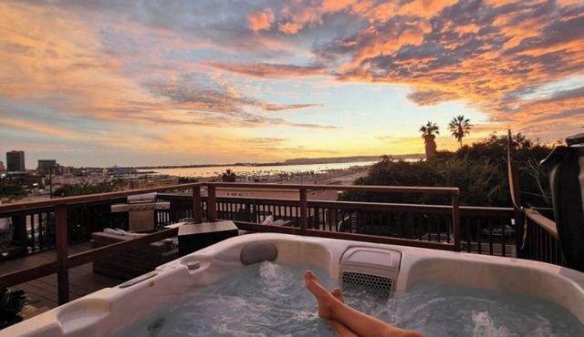 Skyline Hot Tub Deck Harbor Views, Sleeps 8