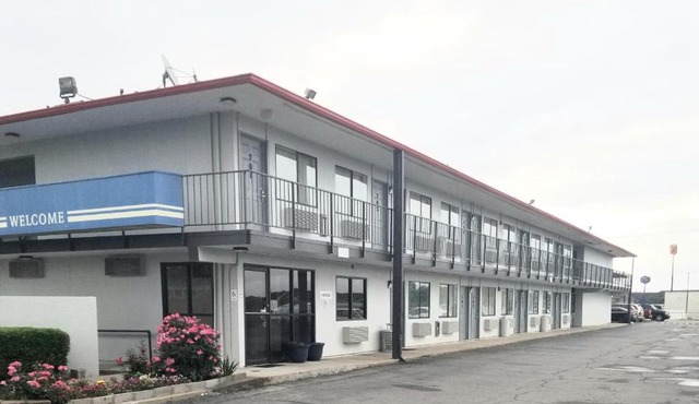 Skyline Inn