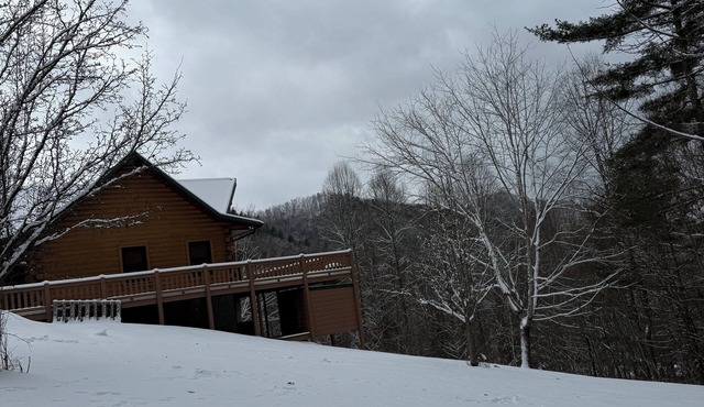 Skyline Lodge, beautiful lodge home with mountain and lake view