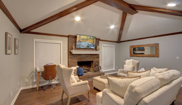 Skyline Lux - King Bed - Garage