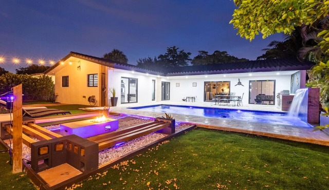 Skyline Lux Villa w/Pool 4/3
