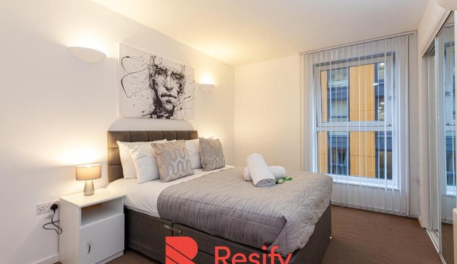 Skyline Manchester - by Resify