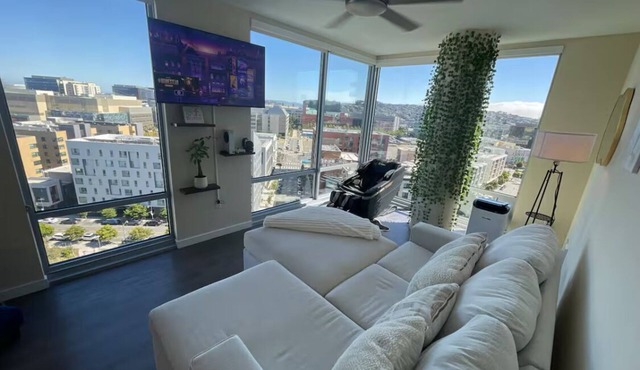 Skyline & Ocean Views I Faith-Filled SF Stay + Gym