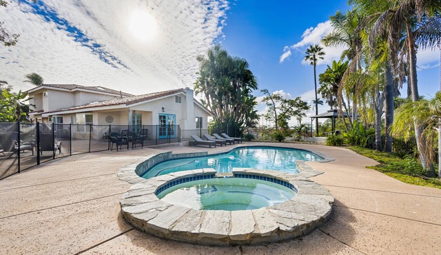 Skyline Ocean View Estate w/pool & hot tub