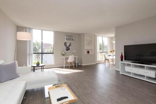 Skyline Palms 1-Bedroom with Roof-Top Pool