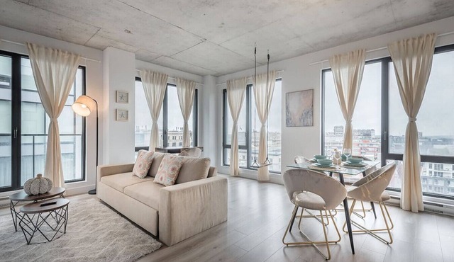 Skyline Penthouse | 360° Views + Parking