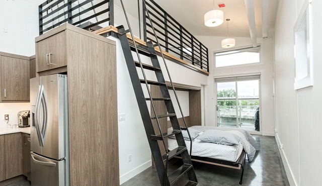 Skyline Penthouse |BBQ, Sleeps 8|