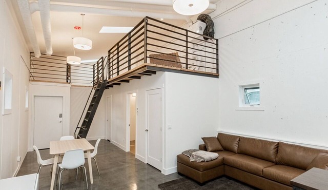 Skyline Penthouse |BBQ, Sleeps 8