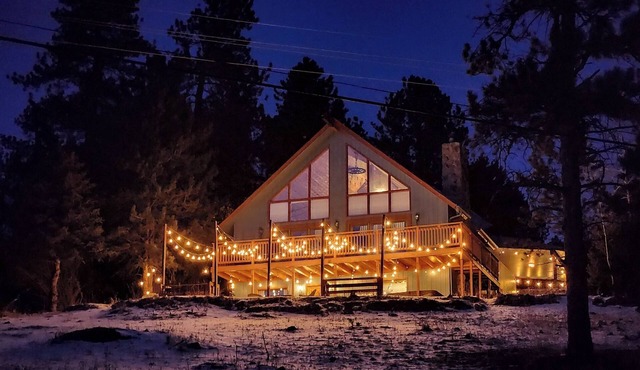 Skyline Retreat – 5BR Mountain Views Hot Tub Near Evergreen Lake