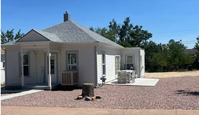 Skyline Retreat Charming 3-bedroom house with AC and WiFi in Cañon City