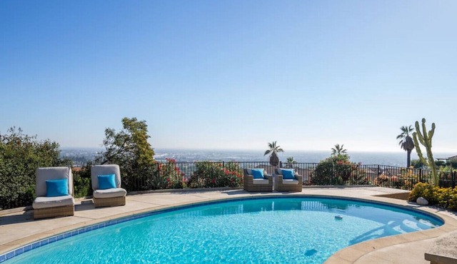Skyline Retreat|Heated PoolSpa|Parking|Overlooking