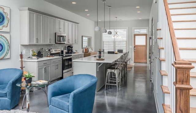 Skyline Retreat Minutes To Downtown + Free Parking