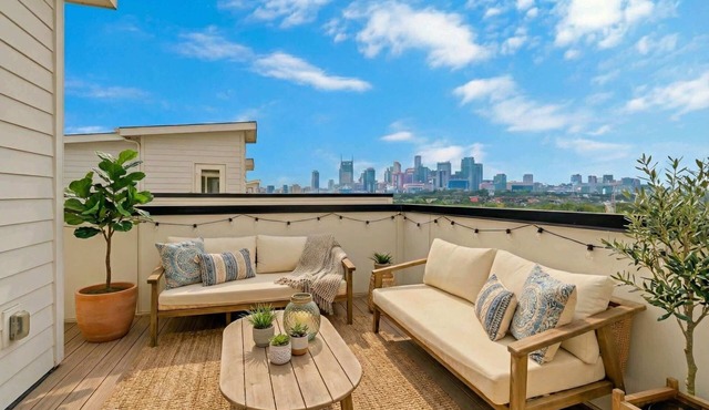 Skyline Rooftop Views Elevator 9 Beds 5min DT