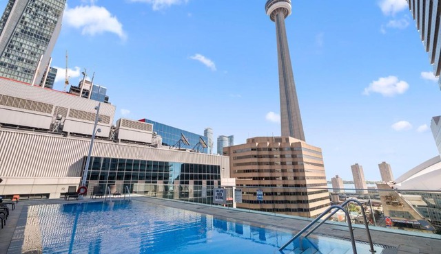 Skyline Royale Penthouse - Downtown Toronto - CN Tower View, Balcony, Pool, Hot Tub
